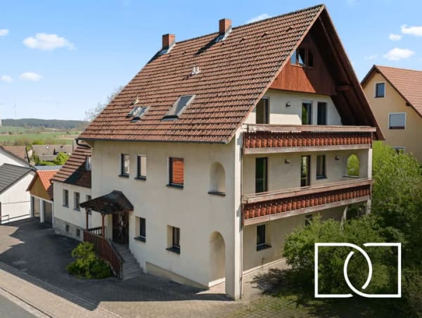 Immobilie in Creußen - Raumwunder! Großzügiges Zweifamilienhaus mit Doppelgarage, Werkstatt und Garten in ruhiger Lage - Bild 0