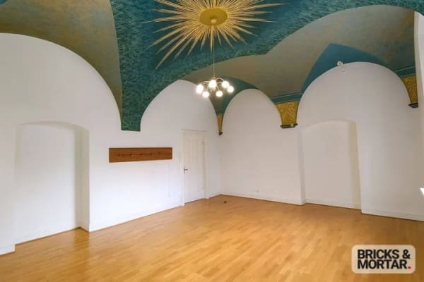 Immobilie in Krumbach (Schwaben) - Herrschaftlich wohnen im Schloss Niederraunau Einzigartiges 1-Zimmer-Juwel mit historischem Charme - Bild 0