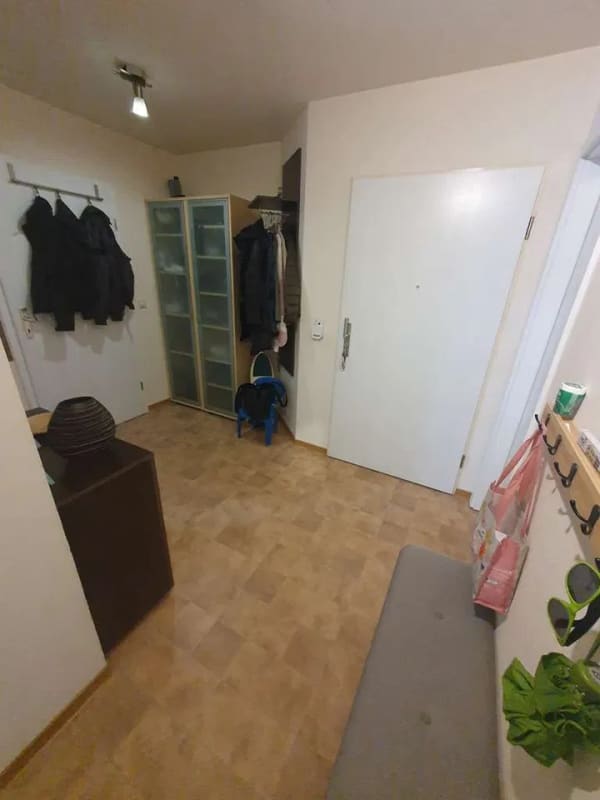 Immobilie in Auerbach/Vogtland - Solide Kapitalanlage oder Eigenbedarf: Gepflegte 3-Zimmer-Wohnung mit TG-Stellplatz & treue Mieterin - Bild 1