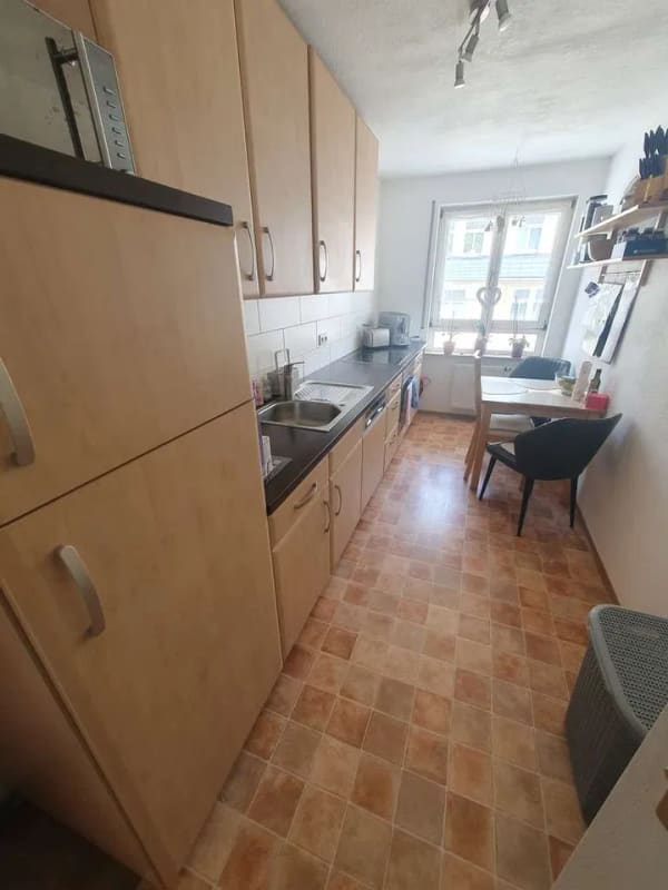 Immobilie in Auerbach/Vogtland - Solide Kapitalanlage oder Eigenbedarf: Gepflegte 3-Zimmer-Wohnung mit TG-Stellplatz & treue Mieterin - Bild 4
