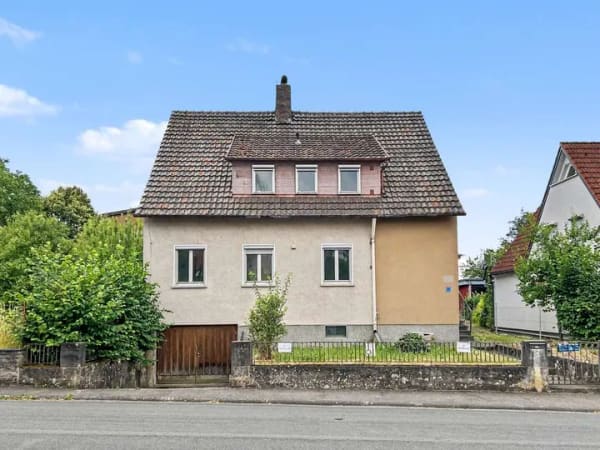 Immobilie in Bad Neustadt an der Saale - Charmantes Ein- bis Zweifamilienhaus mit Garten und viel Potential in Bad Neustadt an der Saale - Bild 2