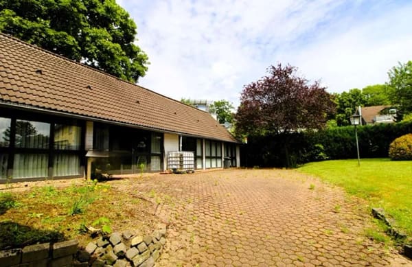 Immobilie in Bergisch Gladbach - Ideal zur Projektierung, für große Familien oder soziale Zwecke - Hofanlage ohne Denkmal in Bensberg - Bild 3