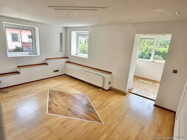 Immobilie in Trostberg - Teilrenovierungsbedürftiges Zweifamilienhaus in zentrumsnaher Lage von Trostberg - Ausbaupotential! - Bild 1