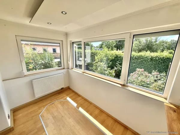 Immobilie in Trostberg - Teilrenovierungsbedürftiges Zweifamilienhaus in zentrumsnaher Lage von Trostberg - Ausbaupotential! - Bild 3