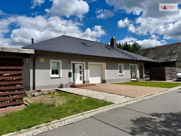 Immobilie in Elterlein - Einfamilienhaus im Bungalow-Stil: 230 m² Wohnfläche, Kamin, Büro & Garage in Elterlein (Erzgebirge) - Bild 1