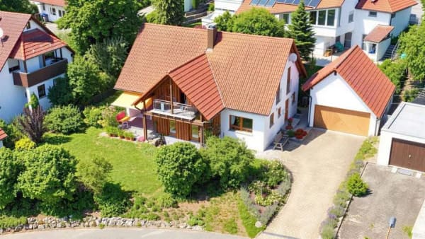 Immobilie in Öpfingen - Familienglück mit Einliegerwohnung – Großzügiges Einfamilienhaus mit Traumgarten in Öpfingen - Bild 3