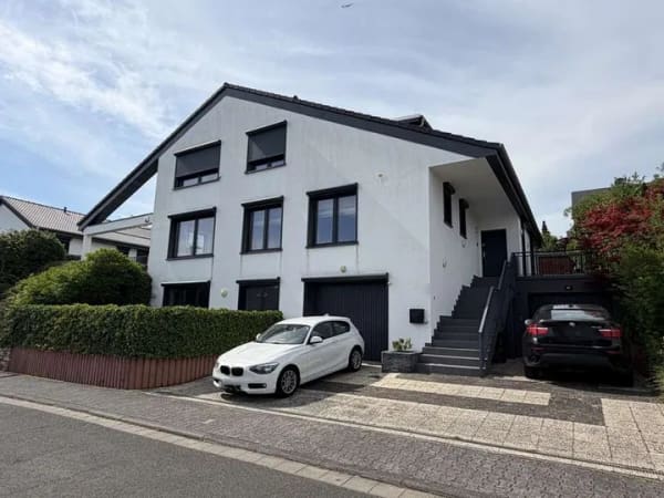 Immobilie in Ober-Olm - "Schöner Wohnen"
Exklusive Villa mit Einliegerwohnung in TOP-Zustand - Bild 0