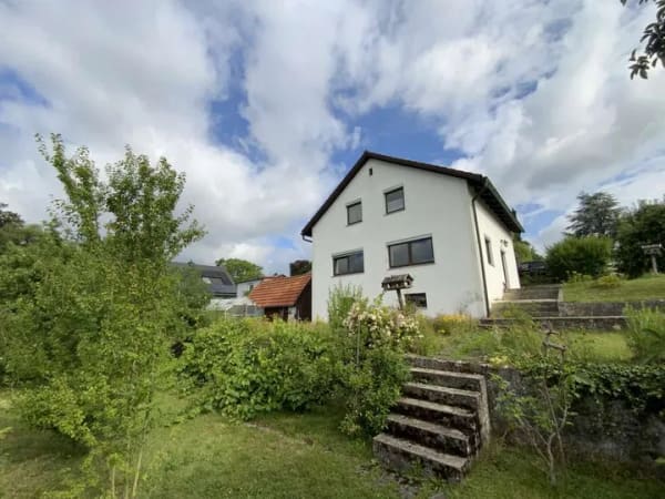 Immobilie in Wellheim - Einfamilienhaus in Wellheim - Außergewöhnliches Wohnen am Hang - Bild 0