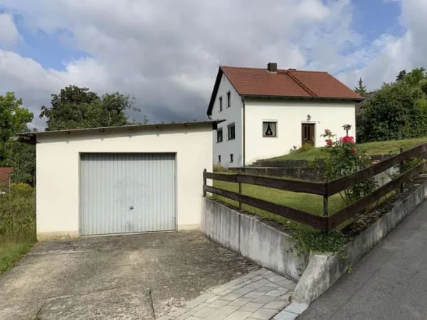 Immobilie in Wellheim - Einfamilienhaus in Wellheim - Außergewöhnliches Wohnen am Hang - Bild 2