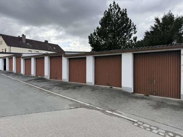 Immobilie in Burghausen - Gelegenheit-Mehrfamilienhaus mit 7 Wohn-, 2 Gewerbeeinheiten und 14 Garagen - Bild 4