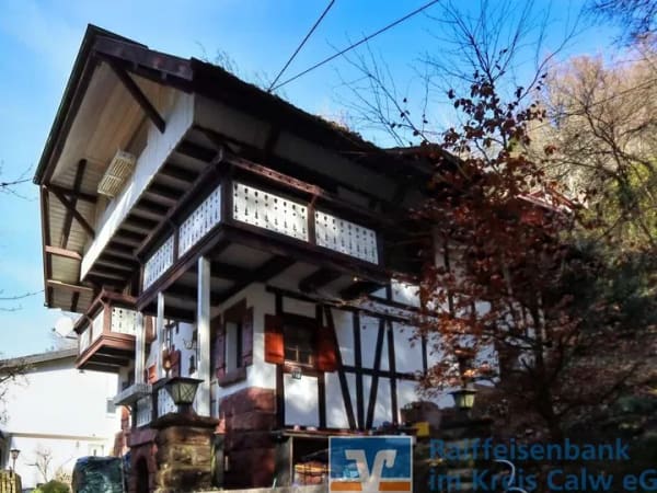 Immobilie in Bad Teinach-Zavelstein - Verwirklichen Sie Ihren Traum! Hübsches Fachwerkhaus mit Gästehaus auf herrlichem Anwesen. - Bild 0