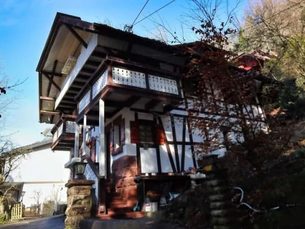 Immobilie in Bad Teinach-Zavelstein - Verwirklichen Sie Ihren Traum! Hübsches Fachwerkhaus mit Gästehaus auf herrlichem Anwesen. - Bild 1