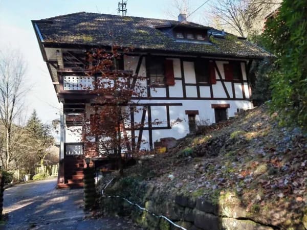 Immobilie in Bad Teinach-Zavelstein - Verwirklichen Sie Ihren Traum! Hübsches Fachwerkhaus mit Gästehaus auf herrlichem Anwesen. - Bild 2