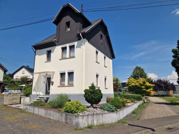 Immobilie in Meudt - Solides Einfamilienhaus mit Garten und Garage in zentraler Lage von Meudt, Nähe Montabaur! - Bild 1