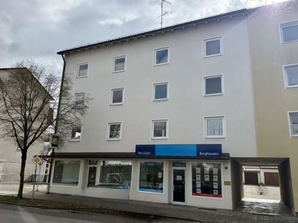 Immobilie in Burghausen - Gelegenheit-Mehrfamilienhaus mit 7 Wohn-, 2 Gewerbeeinheiten und 14 Garagen - Bild 1