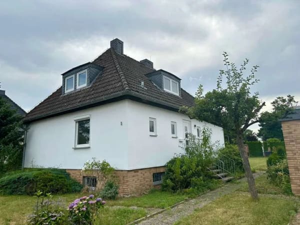 Immobilie in Garbsen - PROVISIONSFREI für Käufer! Einfamilienhaus auf Erbpachtgrundstück mit großem Garten - Bild 1