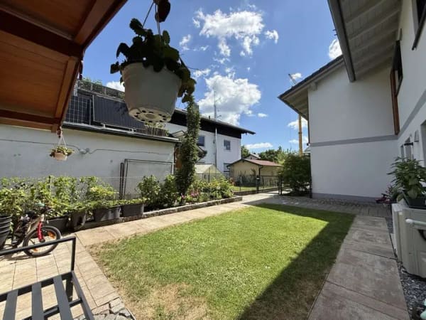 Immobilie in Eggstätt - Ankommen, aufatmen, Zuhause sein – stilvolles Reihenendhaus in sonniger Bestlage - Bild 2