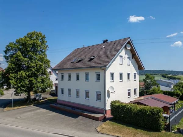Immobilie in Epfendorf - Ein Haus für mehr als eine Lebensphase – flexibel wohnen mit Garten, Garagen und Perspektive - Bild 0