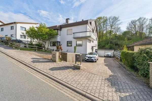 Immobilie in Rimbach - Provisionsfrei – Haus im Haus mit Garten, ideal zur Eigennutzung + gut vermietbare Wohnungen - Bild 1