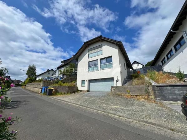 Immobilie in Mudersbach - FREIRAUM4 +++ Zweifamilienhaus in ruhiger Lage – vermietet, mit Terrasse & Doppelgarage - Bild 0