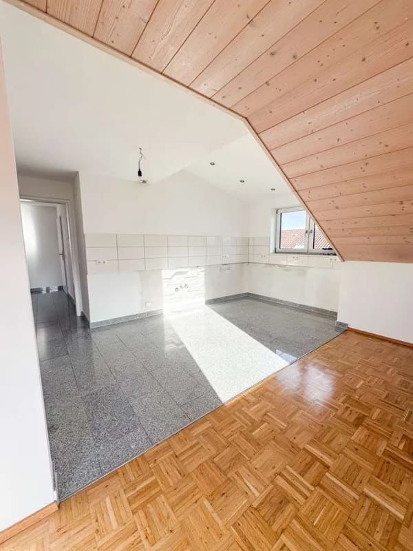 Immobilie in Allmersbach im Tal - Schöne 4-Zimmer-Dachgeschosswohnung mit Balkon & Stellplatz – sofort bezugsfrei - Bild 3
