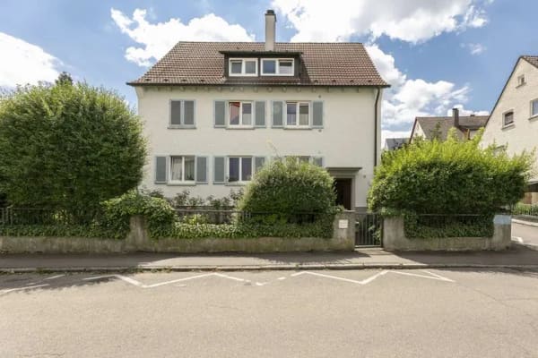 Immobilie in Ulm - Seltene Gelegenheit am Kuhberg: Zwei Wohnungen in einem kleinen MFH - Bild 0