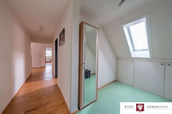 Immobilie in Schwaikheim - Modernisierte Maisonettewohnung mit 3,5 Zimmern, Balkon, Stellplatz und Fernsicht in Schwaikheim - Bild 1