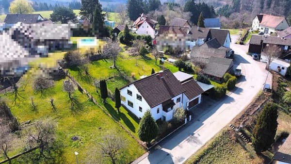 Immobilie in Wüstenrot - Großzügiges Einfamilienhaus mit modernisierter Heizung auf weitläufigem Grundstück - Bild 0