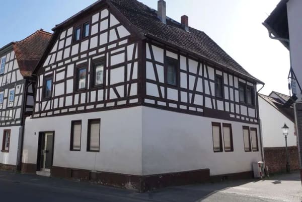 Immobilie in Langen - Historisches Denkmal mit großem Potenzial – Verwirklichen Sie Ihren Wohntraum im Herzen von Langen - Bild 1