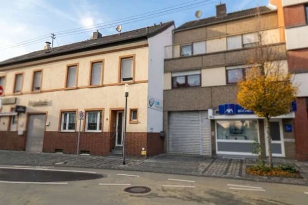 Immobilie in Linnich - Gepflegtes 3-Familienhaus mit 3 Garagen in zentraler Lage von Linnich – Solide Kapitalanlage - Bild 0