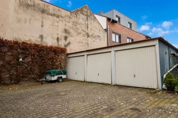 Immobilie in Linnich - Gepflegtes 3-Familienhaus mit 3 Garagen in zentraler Lage von Linnich – Solide Kapitalanlage - Bild 1