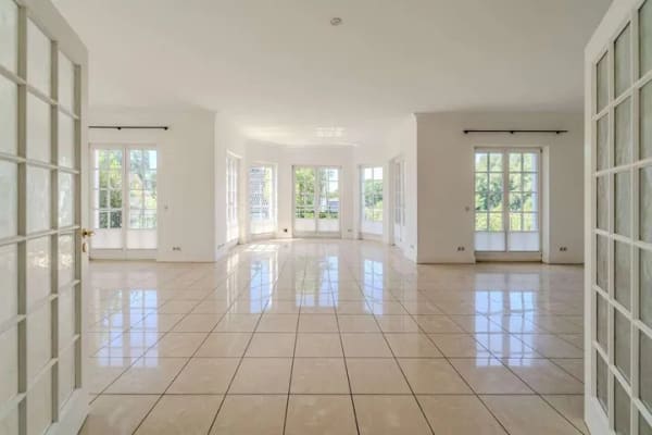 Immobilie in Binz - Klassisch-luxuriöse Villa mit traumhaftem Seeblick, Kamin und Weinkeller - Bild 2