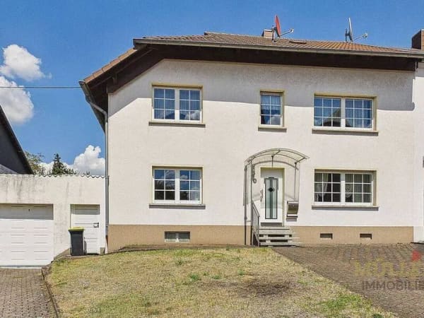 Immobilie in Saarwellingen - Zweifamilienhaus zum Wohlfühlen mit viel Platz sucht neue Besitzer - Bild 0
