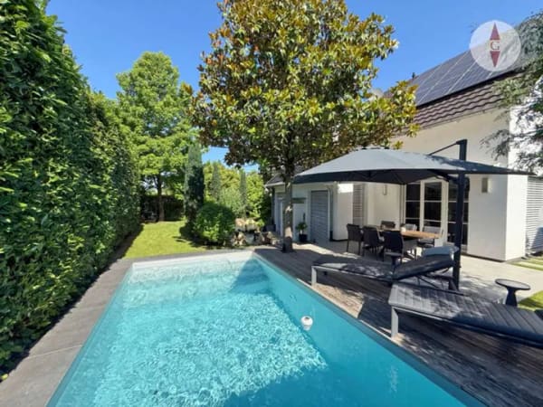Immobilie in Ottersweier - Energetisch bestens ausgestattetes Einfamilienhaus. Ca. 220 m² Wohnfläche. Außenpool. Doppel-Carport - Bild 1