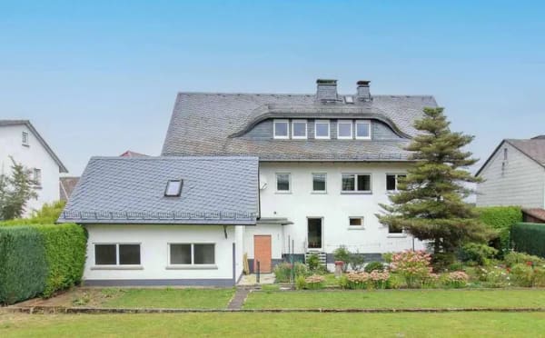 Immobilie in Driedorf - Ein Zuhause voller Wärme und Möglichkeiten – großzügiges Einfamilienhaus mit Traumgarten in Driedorf - Bild 1