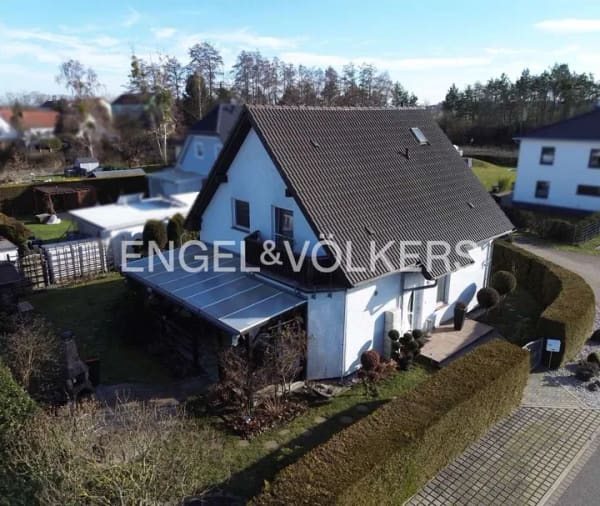 Immobilie in Hoyerswerda - Wojerecy - Großzügiges Raumkonzept: Modernes Architektenhaus für die ganze Familie - Bild 0