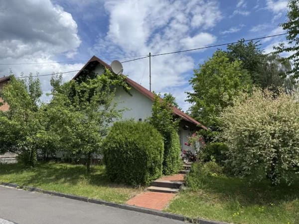 Immobilie in Kreuztal - Einfamilienhaus mit großem Garten in Kreuztal-Littfeld - Bild 1