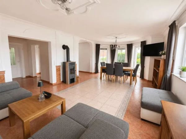 Immobilie in Nieheim - Großzügiges Zweifamilienhaus mit Ferienwohnung, viel Platz und starkem Entwicklungspotenzial - Bild 1