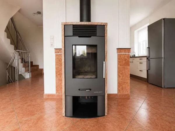 Immobilie in Nieheim - Großzügiges Zweifamilienhaus mit Ferienwohnung, viel Platz und starkem Entwicklungspotenzial - Bild 3