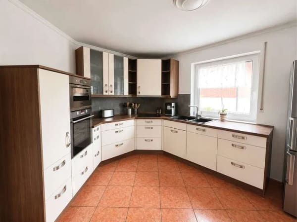 Immobilie in Nieheim - Großzügiges Zweifamilienhaus mit Ferienwohnung, viel Platz und starkem Entwicklungspotenzial - Bild 4