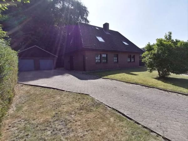 Immobilie in Hohenlockstedt - Einfamilienhaus auf großem Grundstück in Hohenlockstedt sucht neue Bewohner - Bild 0