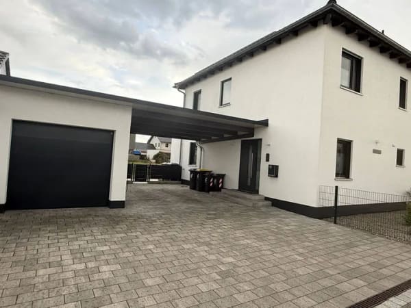 Immobilie in Untermeitingen - Untermeitingen: 2021 - Familienfreundliches Haus mit Balkon und großzügiger Terrasse - Bild 2