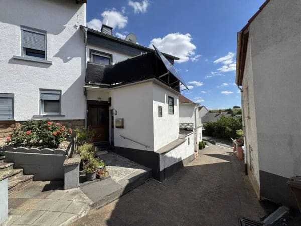 Immobilie in Fürfeld - Saniert. Bezahlbar. Durchdacht! - Bild 1