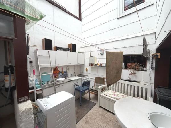 Immobilie in Unstrut-Hainich - Gemütliches Reihenmittelhaus mit Dachterrasse und überdachtem Innenhof - Bild 3