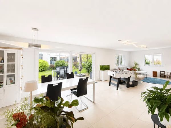 Immobilie in Sünching - Modernes Familienhaus mit über 190 m² Wohnfläche, Wohnkeller und Energieklasse A+ - Bild 2