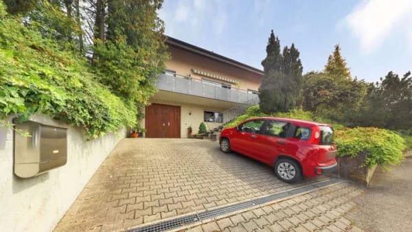 Immobilie in Massenbachhausen - Großzügiges Ein- bis Zweifamilienhaus in ruhiger Feldrandlage mit attraktiver Ausbaureserve - Bild 1