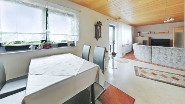 Immobilie in Massenbachhausen - Großzügiges Ein- bis Zweifamilienhaus in ruhiger Feldrandlage mit attraktiver Ausbaureserve - Bild 3