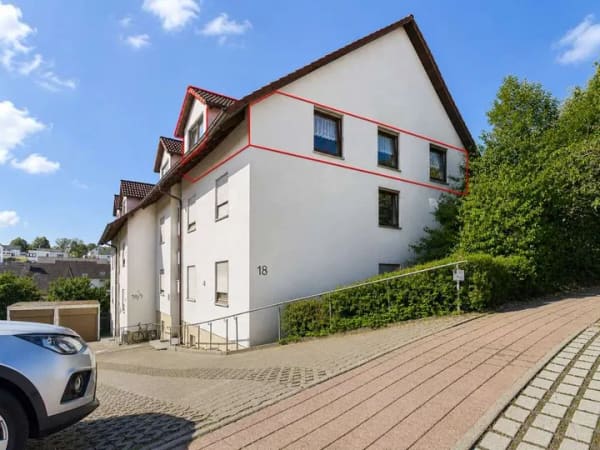 Immobilie in Zimmern ob Rottweil - 4-Zimmer-Dachgeschosswohnung mit Stellplatz und Gestaltungsspielraum - Bild 0