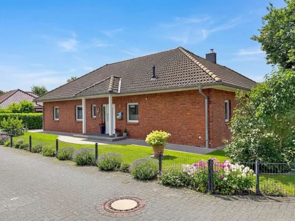 Immobilie in Krüzen - Moderner Bungalow mit viel Platz und großem Grundstück zum Kauf in Krüzen  - Wentzel Dr. - Bild 2