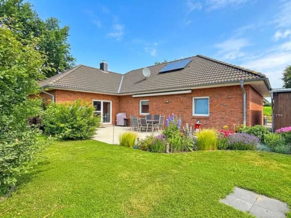 Immobilie in Krüzen - Moderner Bungalow mit viel Platz und großem Grundstück zum Kauf in Krüzen  - Wentzel Dr. - Bild 3